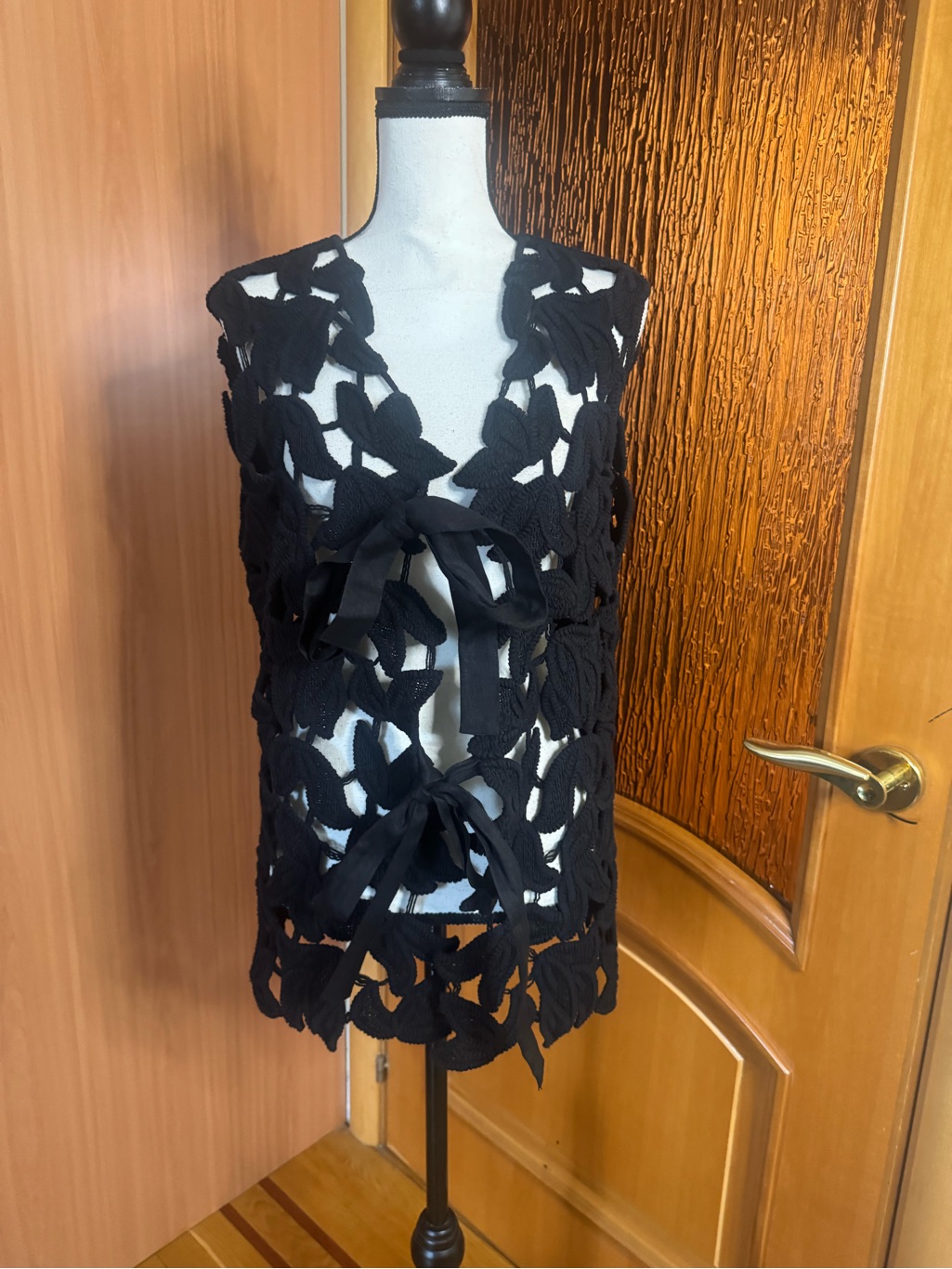 Zara Black Crochet Tie-Front Floral Vest Top Sz L Nwt